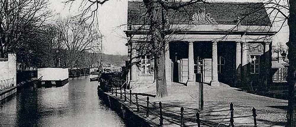 Haus am Wasser. So wie einst – also samt Säulen und Simsen – soll die einstige Kellertorwache am östlichen Ende des Stadtkanals wieder aufgebaut werden. Einst wurde es für die preußischen Soldaten geschaffen, die den Kanal bewachten.