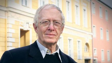 „Strafgefangener 817 meldet sich.“ Christian Wendland vor dem Wohnhaus seiner Eltern in Potsdam, in dem er als Student ein Zimmer bewohnte und in dem die Stasi seinen Brief fand.