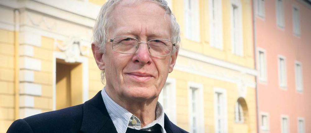 „Strafgefangener 817 meldet sich.“ Christian Wendland vor dem Wohnhaus seiner Eltern in Potsdam, in dem er als Student ein Zimmer bewohnte und in dem die Stasi seinen Brief fand.