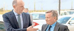 Ruhe bitte! Eines haben Dietmar Woidke (l.) und Hartmut Mehdorn gemeinsam: Sie zweifeln die Planfeststellung an. 
