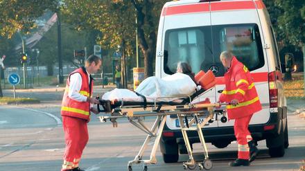 Notfallsanitäter. Seit Januar gibt es laut Gesetz diesen neuen Ausbildungsberuf. Er soll den Rettungsassistenten ablösen. Doch wann die Ausbildung in Brandenburg startet, ist noch ungewiss.