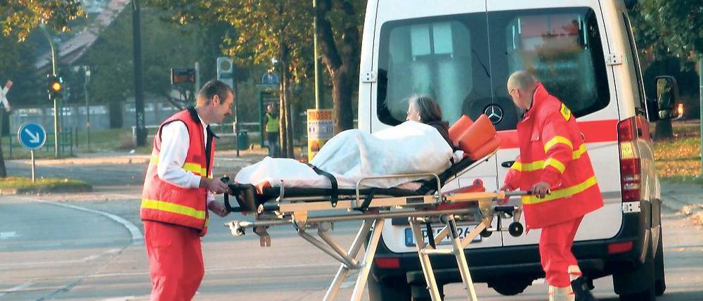 Notfallsanitäter. Seit Januar gibt es laut Gesetz diesen neuen Ausbildungsberuf. Er soll den Rettungsassistenten ablösen. Doch wann die Ausbildung in Brandenburg startet, ist noch ungewiss.
