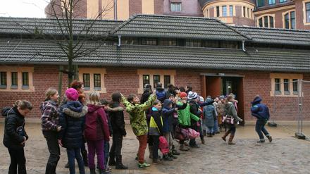Sie haben am Ende wohl das Nachsehen: Weil die Potsdamer Parteien im Kommunalwahlkampf keine Steuererhöhungen riskieren wollen, droht die Finanzierung der dringend benötigten neuen Schulen zu platzen.