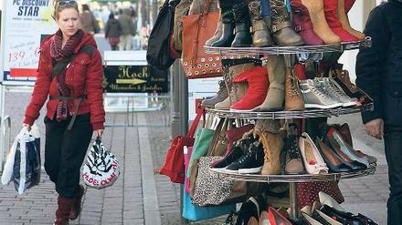 Der Schuh drückt. Potsdams Innenstadt-Händler wollen auch von den flanierenden Touristen an Sonntagen profitieren.