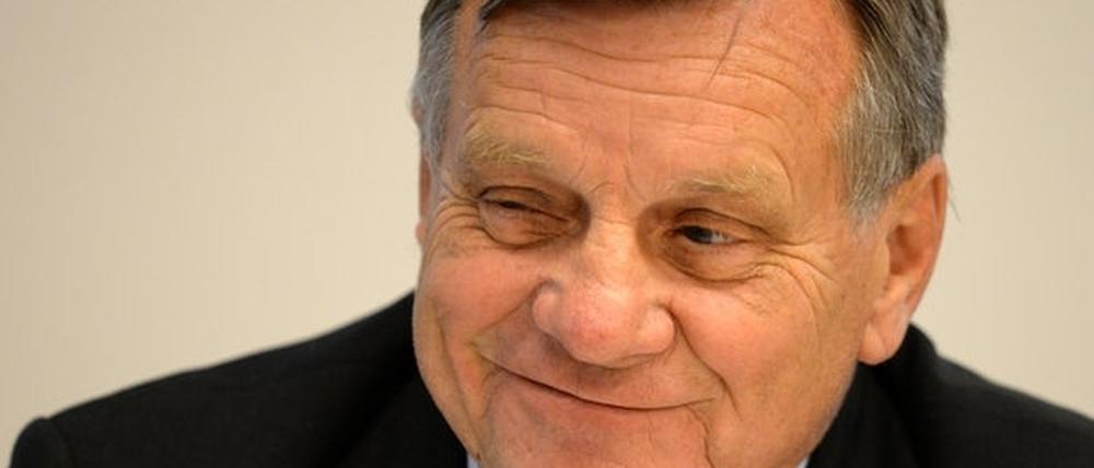 Ihr könnt mir gar nix.... Flughafen-Chef Hartmut Mehdorn macht, was er will.