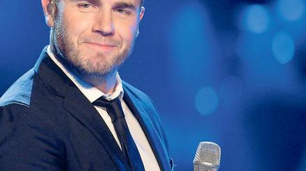 Kann auch schick im Anzug singen: Gary Barlow, die Stimme der britischen Boygroup Take That, war am Sonntag in Potsdam. In der BB- Radio-Garage traf er auf einhundert zumeist weibliche Fans, die ihre Karten im Radio gewonnen hatten.