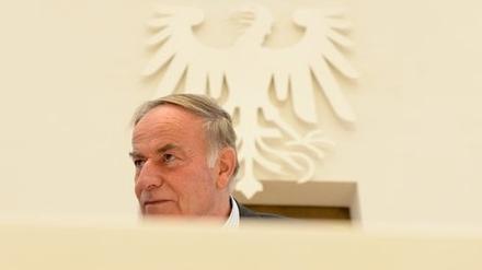So blass muss es nicht bleiben im Landtag: Der Adler könnte doch noch rot werden.