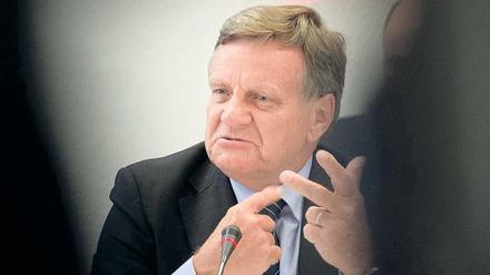 Eins, zwei, drei – vorbei. Flughafenchef Hartmut Mehdorn hatte schon viele Ideen, wenn es darum ging, den BER endlich an den Start zu bringen. Bei der Umsetzung hapert es allerdings hin und wieder.