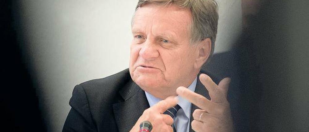 Eins, zwei, drei – vorbei. Flughafenchef Hartmut Mehdorn hatte schon viele Ideen, wenn es darum ging, den BER endlich an den Start zu bringen. Bei der Umsetzung hapert es allerdings hin und wieder.