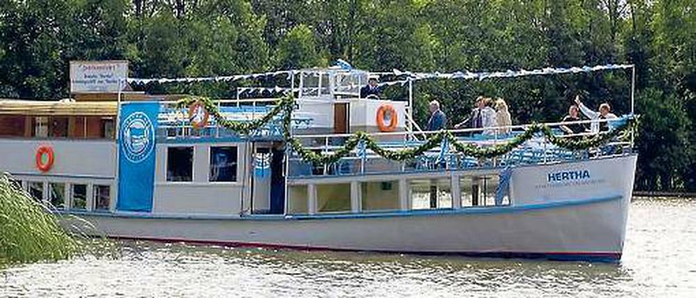 Das Mutterschiff. Die Hertha schippert über die Kyritzer Seenkette.