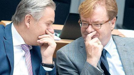 Bleibt Beamter. Klaus Wowereit (l.) hat André Schmitz „aus rechtlichen Gründen“ in den einstweiligen Ruhestand versetzen lassen.