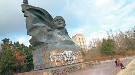 Massiv gewehrt. Anwohner kämpften dafür, Häuser und Park um das Denkmal für den Politiker Ernst Thälmann zu erhalten. Auch ein Kulturzentrum gehört dazu.