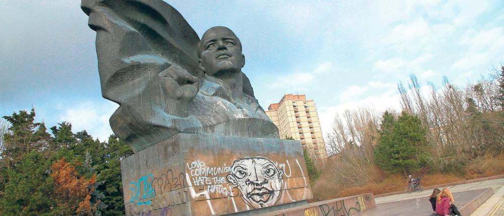 Massiv gewehrt. Anwohner kämpften dafür, Häuser und Park um das Denkmal für den Politiker Ernst Thälmann zu erhalten. Auch ein Kulturzentrum gehört dazu.