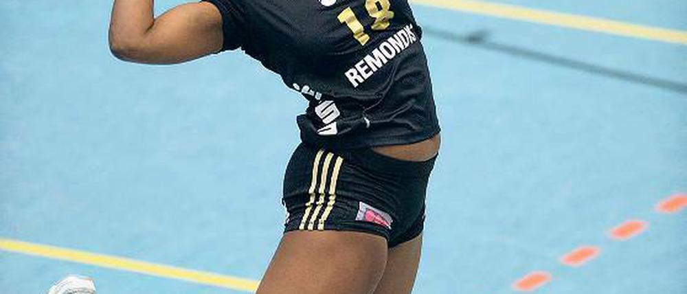 Angriffsbereit. Jessica Rivero, Top-Angreiferin des SC Potsdam, wird nach ihrer dreiwöchigen Verletzungspause am Sonntag im Erstligaspiel gegen den Köpenicker SC wieder auf Punktejagd gehen.
