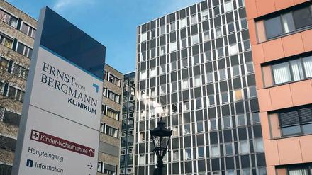 Größter unter Kleinen. Unter den kommunalen Krankenhäusern in Brandenburg hat das Potsdamer Klinikum „Ernst von Bergmann“ den Spitzenplatz. Im Vergleich zu privaten Klinikkonzernen sei man aber klein, so Geschäftsführer Steffen Grebner.