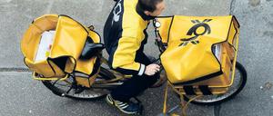 Abgestrampelt. Wegen vieler kranker Kollegen müssen Postzusteller in Werder derzeit Extrarunden fahren. Dabei stecken sie versehentlich auch schon mal Briefe in den falschen Postkasten, wie in Kemnitz geschehen.