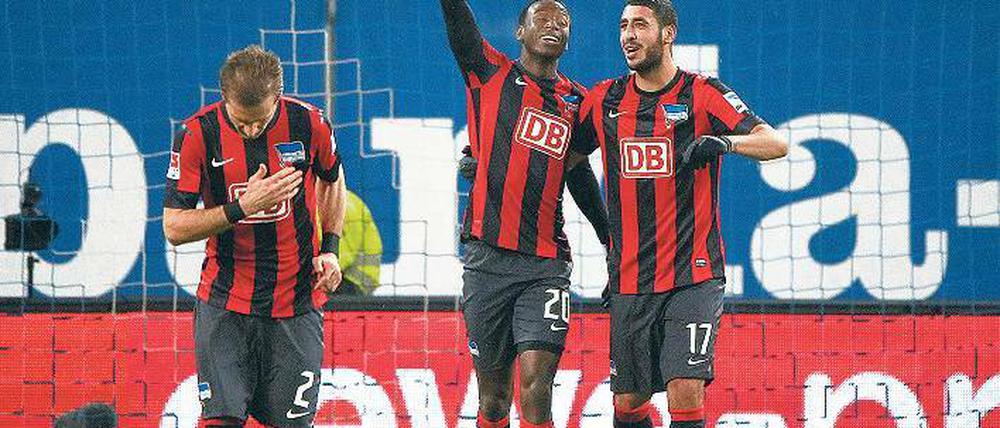 Erfolgsdoppel. Tolga Cigerci (rechts) belebte Herthas Spiel mit Pässen, Adrian Ramos erzielte Tore.
