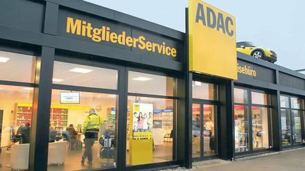 In der Krise. Die neu eröffnete ADAC-Geschäftsstelle in der Fritz-Zubeil-Straße wurde erst vor rund einem Monat eröffnet. Auch dort müssen Mitarbeiter nun die andauernden Negativ-Schlagzeilen zum ADAC erklären.