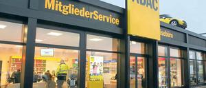 In der Krise. Die neu eröffnete ADAC-Geschäftsstelle in der Fritz-Zubeil-Straße wurde erst vor rund einem Monat eröffnet. Auch dort müssen Mitarbeiter nun die andauernden Negativ-Schlagzeilen zum ADAC erklären.