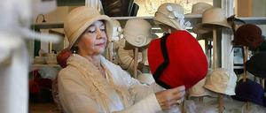 Gruppenbild mit Hut. Ursula Klose sagt: „Ich bin die Letzte!“ – und das selbstbewusst und frohen Mutes. 