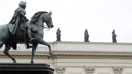Abstieg von der Humboldt-Uni? Die Attika-Figuren sollen zurück nach Potsdam.