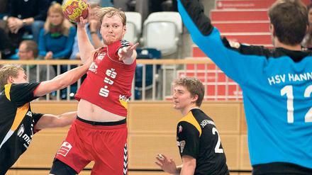 Der 26-jährige Rückraumspieler Robert Weiß kam im Sommer vom ESV Pirna zum VfL Potsdam, am Samstagabend wird er sich gegen den Tabellenführer aus Henstedt-Ulzburg ins Zeug legen.