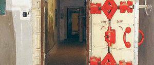 Sichtachse unterirdisch. Lange Gänge verbinden die einzelnen Abteilungen.