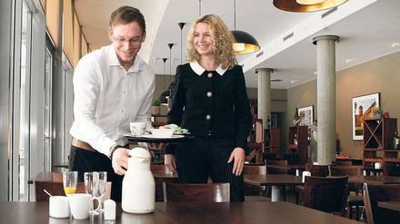 Eine echte Hilfe. Robert Gorges mit Hotelchefin Beate Fernengel.