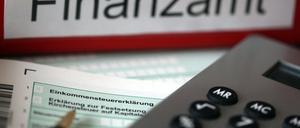 Anruf beim Finanzamt genügt? Dass es reuigen Steuersündern so leicht gemacht wird, will die SPD in Brandenburg verhindern.