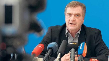 Selbstverteidiger. Wirtschaftsminister Ralf Christoffers (Linke) versuchte am Donnerstag einen Befreiungsschlag. Geklappt hat es nicht. Es blieben zahlreiche Fragen in dem dubiosen Förderfall offen.