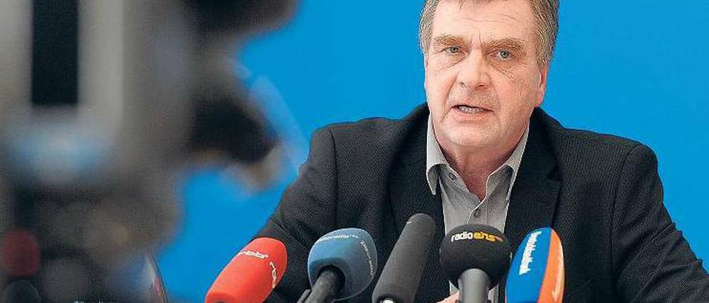 Selbstverteidiger. Wirtschaftsminister Ralf Christoffers (Linke) versuchte am Donnerstag einen Befreiungsschlag. Geklappt hat es nicht. Es blieben zahlreiche Fragen in dem dubiosen Förderfall offen.