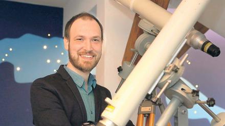 Die Welt der Sterne kann reichlich Publikum vertragen. Benjamin Husheer, seit Januar neuer Leiter des Urania-Planetariums, will mehr Besucher anlocken. Unter der Kuppel sollen vermehrt interaktive Vorstellungen stattfinden, Hörspielkino und Konzerte.