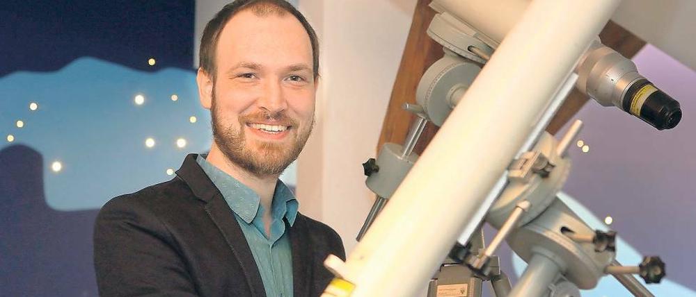 Die Welt der Sterne kann reichlich Publikum vertragen. Benjamin Husheer, seit Januar neuer Leiter des Urania-Planetariums, will mehr Besucher anlocken. Unter der Kuppel sollen vermehrt interaktive Vorstellungen stattfinden, Hörspielkino und Konzerte.