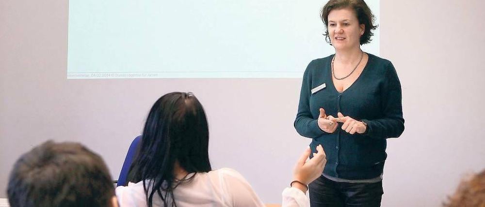 Bewerben für den Traumjob. Heike Hankel erklärt, wie man das macht.