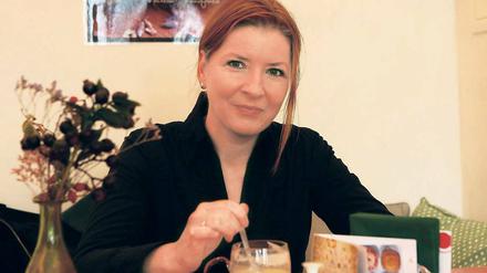 Zwei Frauen, eine Stadt: Die Potsdamerin Anna-Maria Prinz veröffentlichte im vergangenen Jahr ihr erstes Buch. Wer Potsdam kennt, wird es darin ohne Zweifel wiedererkennen. Die Protagonistinnen wohnen am Heiligen See oder im Holländischen Viertel und lassen sich von einem bekannten Friseur die Haare machen.
