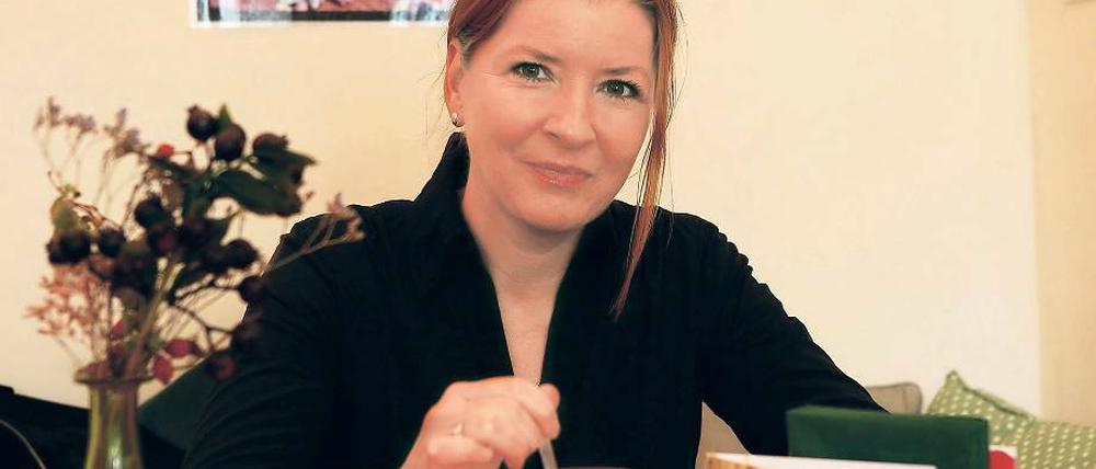Zwei Frauen, eine Stadt: Die Potsdamerin Anna-Maria Prinz veröffentlichte im vergangenen Jahr ihr erstes Buch. Wer Potsdam kennt, wird es darin ohne Zweifel wiedererkennen. Die Protagonistinnen wohnen am Heiligen See oder im Holländischen Viertel und lassen sich von einem bekannten Friseur die Haare machen.