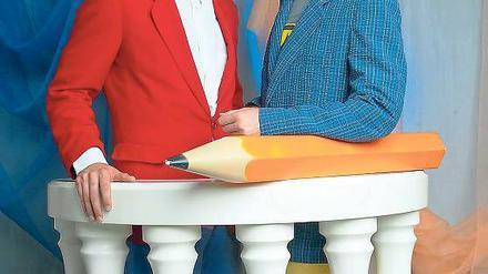Zwei Freunde in Zärtlichkeit vereint. Ines Fleiwa (l.) und Kollege Cordula Zwischenfisch, die selbsternannten Götter des „Musikkasparetts“.