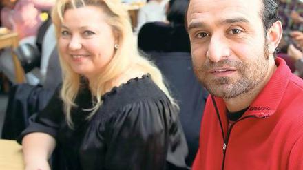 Wieder Schüler. Gesangslehrerin E. Dragan und Historiker K. Ehmed.