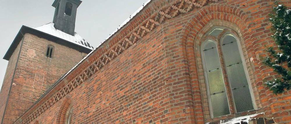 Grünes Licht für Erweiterung. Mehr Platz könnte es am Zehlendorfer Damm für die knapp 5500 Mitglieder der Evangelischen Gemeinde bereits ab Ostern 2016 geben.