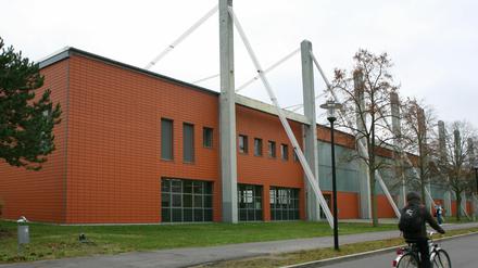 Die maroden Hallen am Luftschiffhafen.