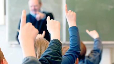 Alle melden Bedarf an. Bei der Abwerbung von frischgebackenen Lehrern aus Bayern war Berlin schneller als Brandenburg. Die Bildungsverwaltung der Hauptstadt lud alle Referendare ein, sich an der Spree zu bewerben. Dort werden noch mehr Lehrer gesucht.