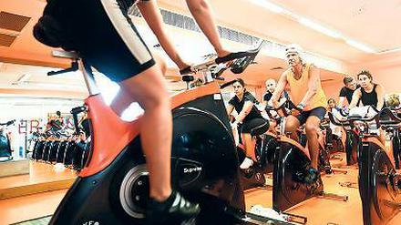 Spinning ist eine unterhaltsame Art, um die Ausdauer zu verbessern.