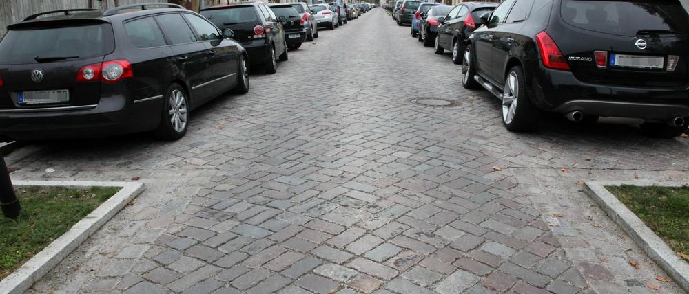 Ob sie wirklich richtig stehen? Falschparker bescheren dem Land die größten Bußgeld-Einnahmen.