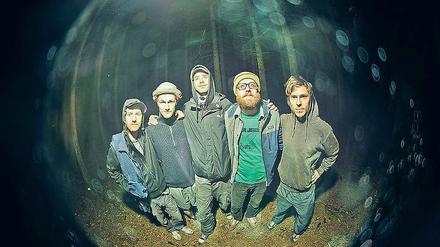 Sie kommen von einem anderen Planeten: Das Berliner Kollektiv Käptn Peng &amp; Die Tentakel von Delphi macht eine eigenwillige Mischung aus Hip-Hop und Funk – mit philosophischen Texten. Am Sonntagabend sind sie auf ihrem Tourabschluss im Waschhaus in der Schiffbauergasse zu erleben.