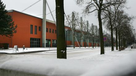 Hier herrscht tote Hose. Die Sport- und die Schwimmhalle am Luftschiffhafen sind gesperrt.