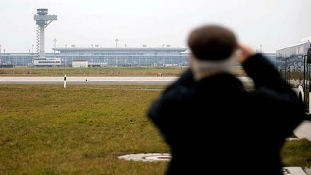 Blick auf den Berliner Pannenflughafen: Die Piraten ziehen Zwischenbilanz des BER-Untersuchungsausschusses.