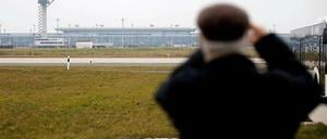 Blick auf den Berliner Pannenflughafen: Die Piraten ziehen Zwischenbilanz des BER-Untersuchungsausschusses.