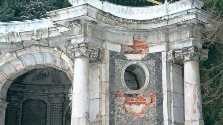 Sanierungsbedürftig: Die Neptungrotte im Welterbe-Park Sanssouci.