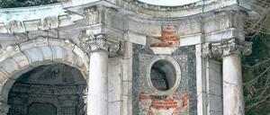 Sanierungsbedürftig: Die Neptungrotte im Welterbe-Park Sanssouci.