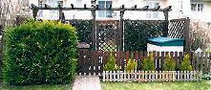 Postweg in Michendorf. Der Komposter steht auf der Straße.